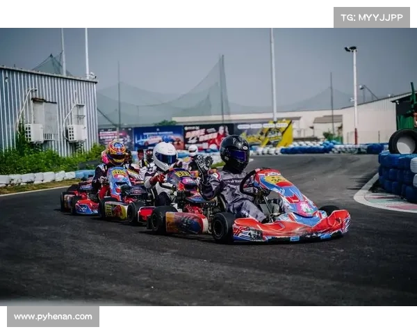 深圳小学生方程式大赛热血上演 迷你电动赛车突破80kmh极速记录